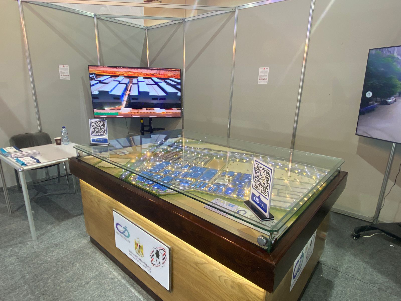 رئيس الوزراء يشهد افتتاح المعرض المُصاحب للملتقى والمعرض الدولي للصناعة